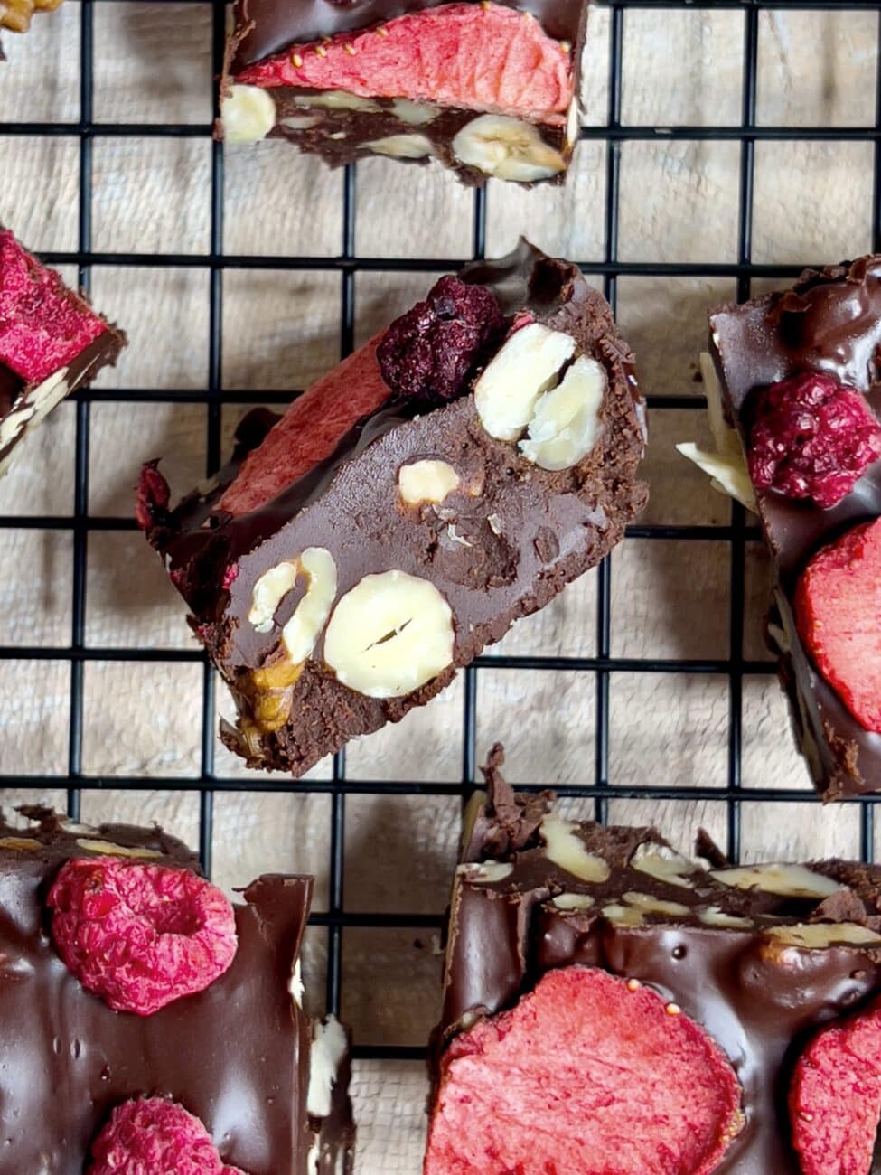 KETO batoniki czekoladowe z orzechami i liofilizowanymi owocami 🍫