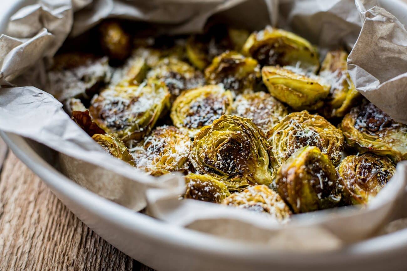 Pieczona brukselka z parmezanem i czosnkiem 🥬