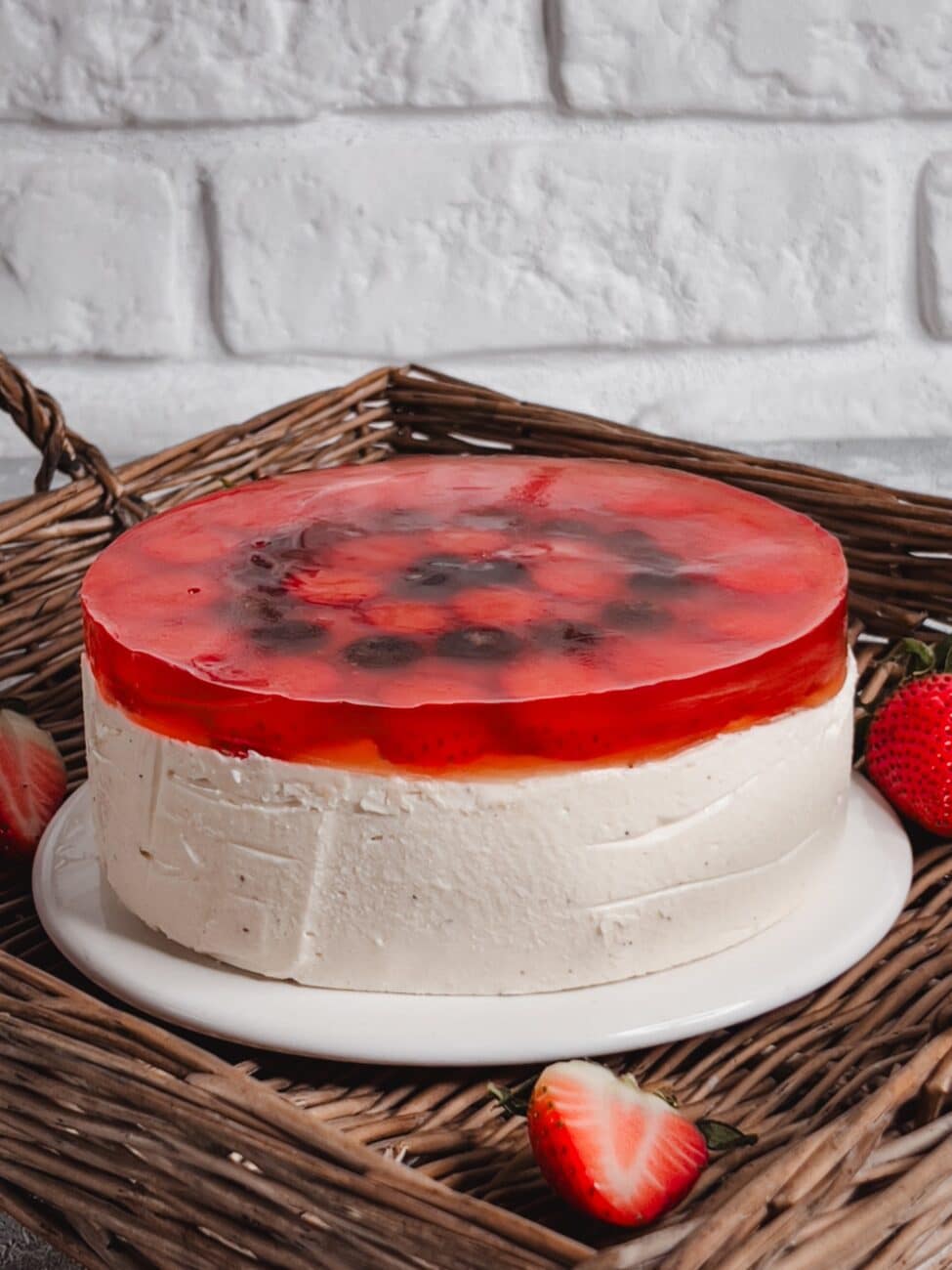 Sernik na zimno bez cukru – KETO z galaretką i owocami 🍓