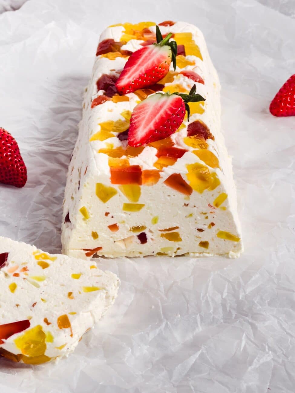 Śmietanowiec bez cukru – KETO deser z kolorowymi galaretkami 🍰