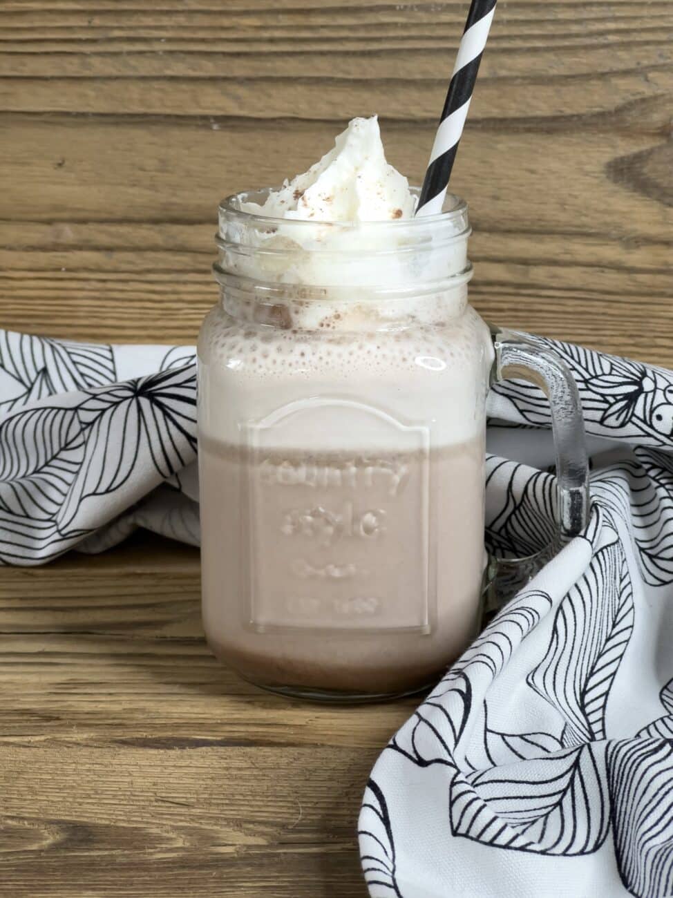 Smoothie z masłem orzechowym i kakao – KETO koktajl w 5 minut 🥜