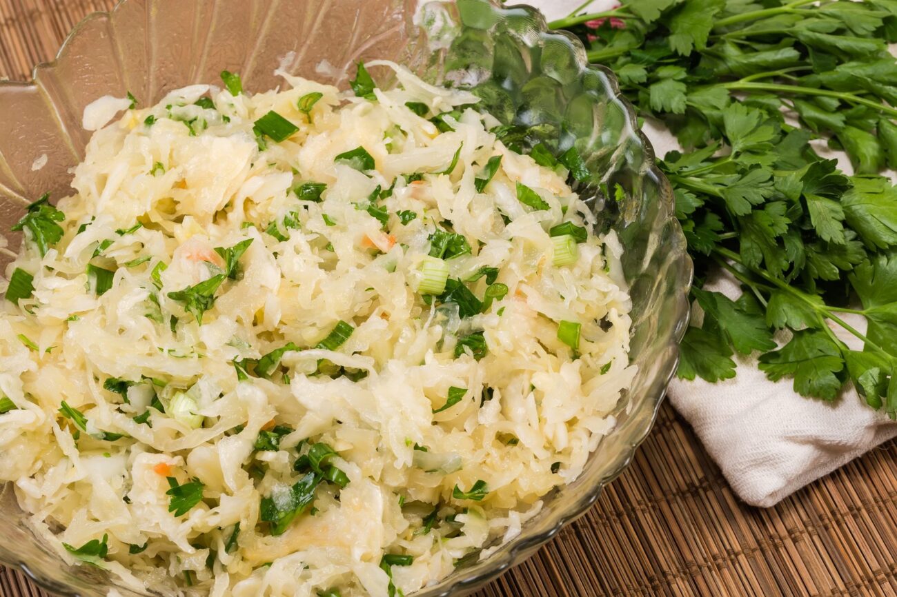 Surówka z kiszonej kapusty z oliwą i natką 🥬